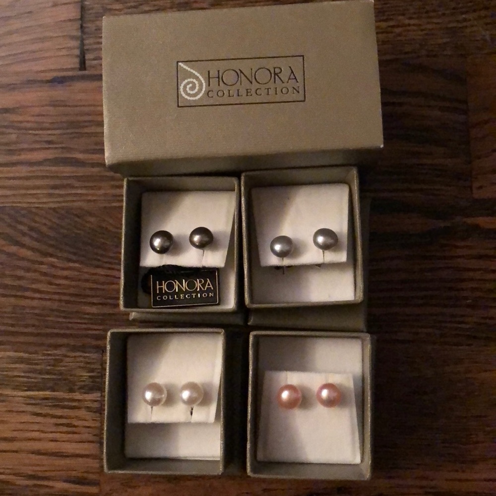 Stunning Honora Collection Pearl earrings!